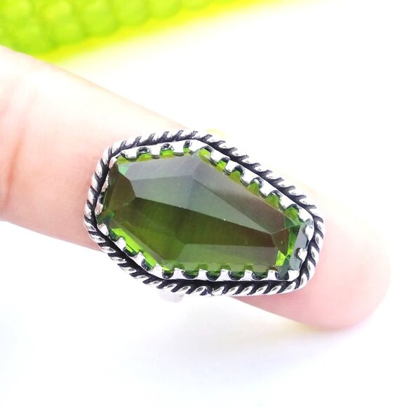 Peridot Coffin Cut Gemstone Sterling Silver Ring SZ 7 - Picture 1 of 3